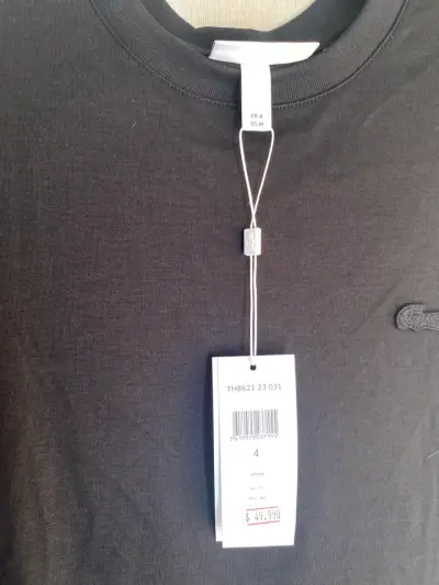 Polera negra Lacoste con etiqueta - miniatura 2