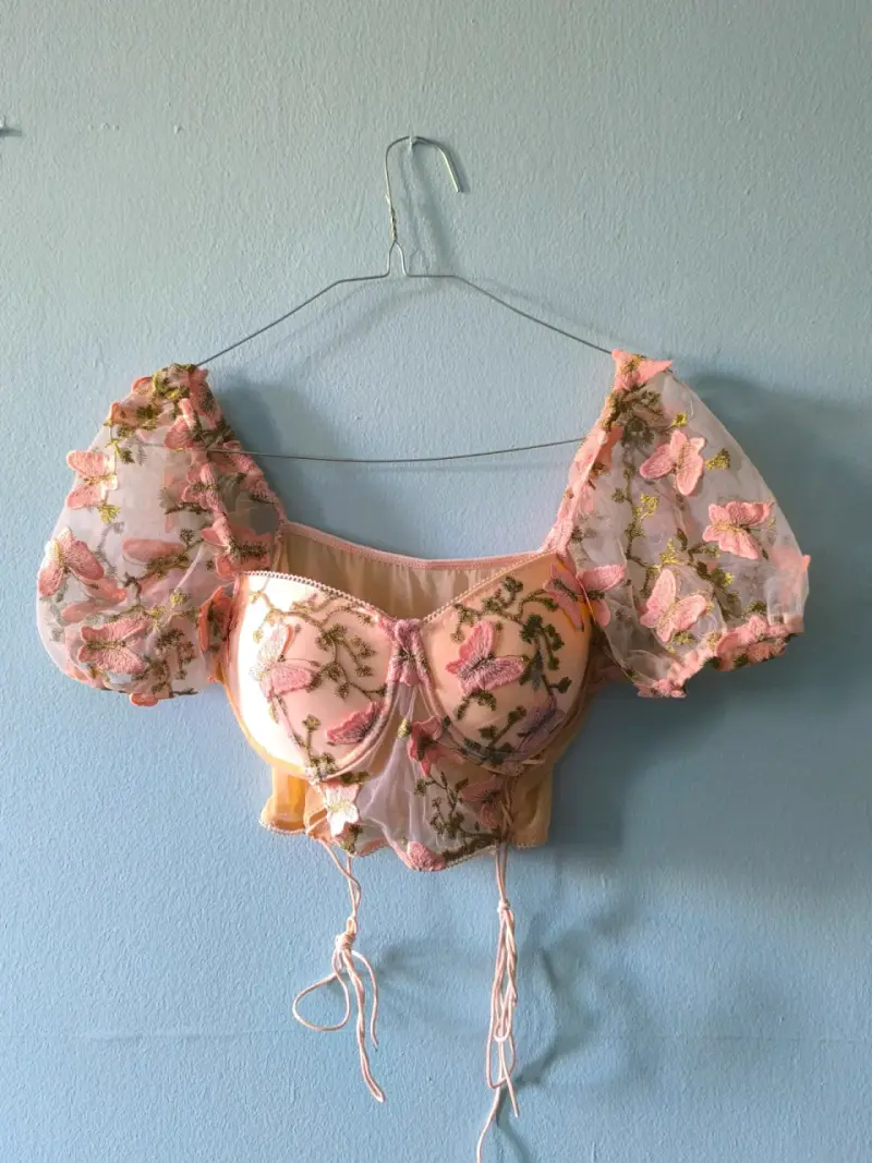 Crop top bordado flores