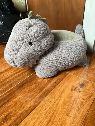 Peluche dinosaurio gris suave de 27cm - miniatura 1
