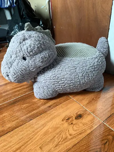 Peluche dinosaurio gris suave de 27cm - miniatura 2