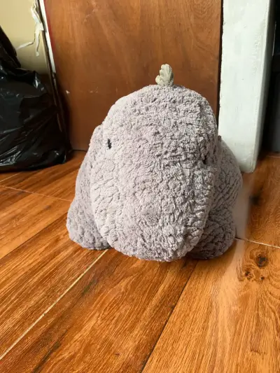 Peluche dinosaurio gris suave de 27cm - miniatura 3