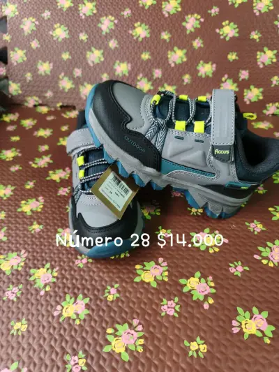 Zapatillas outdoor gris y azul - miniatura 2