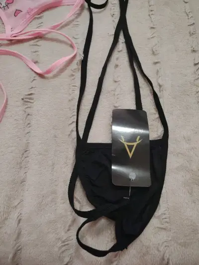 Bikini negro con tirantes - miniatura 1
