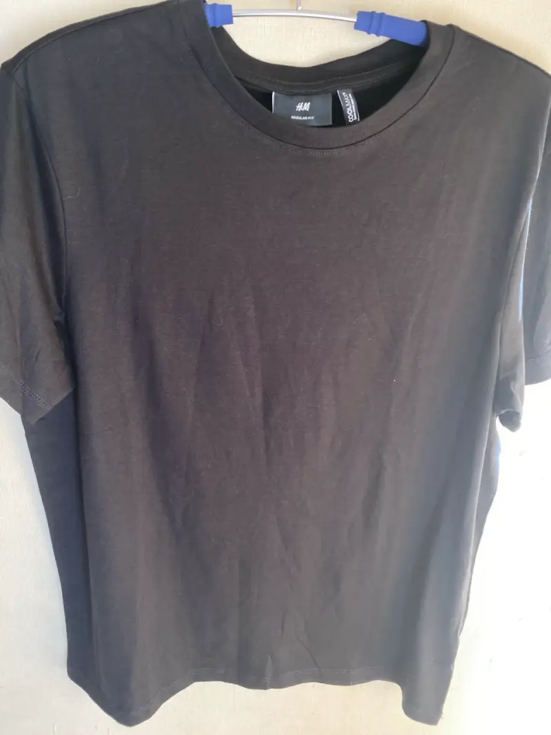 Polera negra H&M regular fit - 1