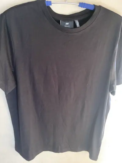 Polera negra H&M regular fit - miniatura 1