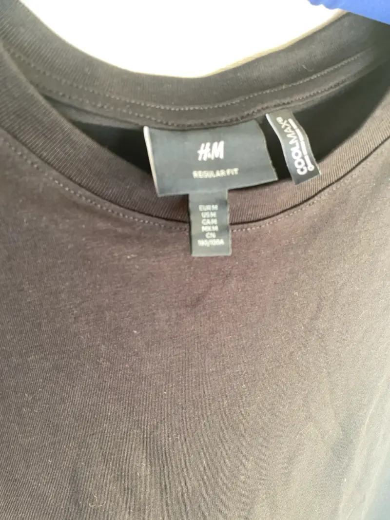 Polera negra H&M regular fit - 2