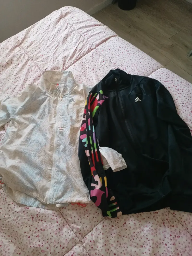 Chaqueta deportiva blanca - 1