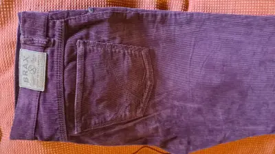 Pantalón de cotelé morado corte vaquero sin uso - miniatura 1