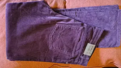Pantalón de cotelé morado corte vaquero sin uso - miniatura 2