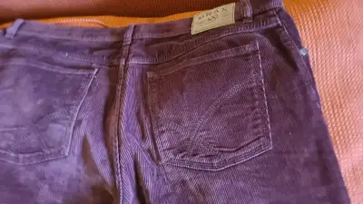 Pantalón de cotelé morado corte vaquero sin uso - miniatura 5