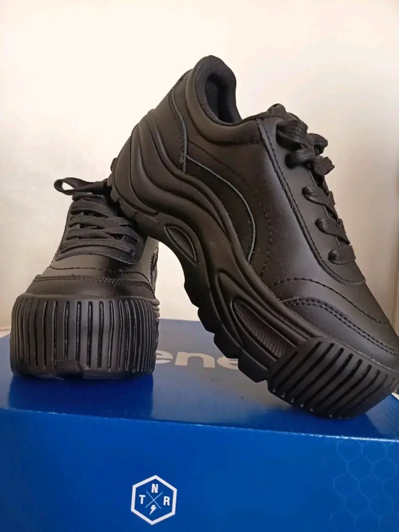 Zapatillas negras deportivas