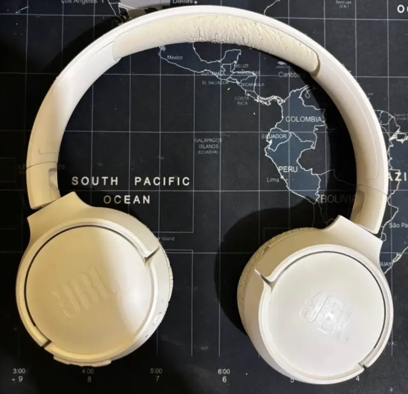 Audífonos JBL blancos usados