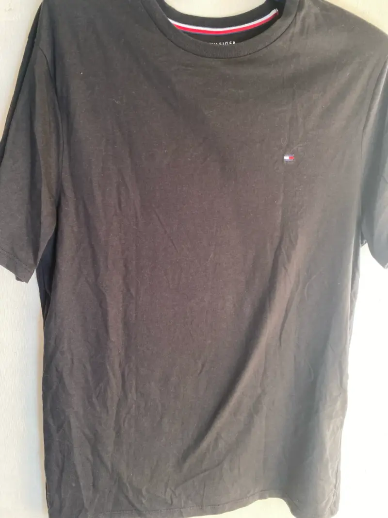 Polera negra Tommy Hilfiger - 1