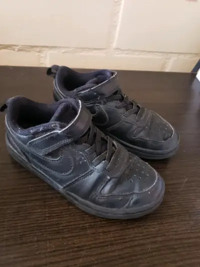 Zapatillas negras con velcro - miniatura 1