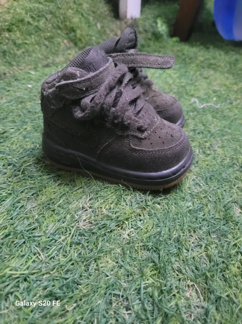 Zapatillas negras para niños - 2