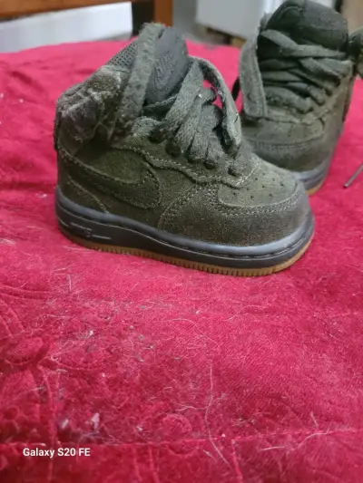 Zapatillas negras para niños - miniatura 3