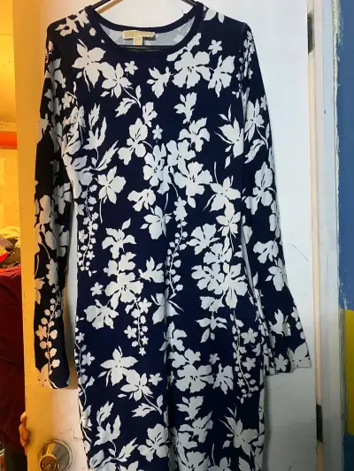 Vestido floral azul y blanco - miniatura 1