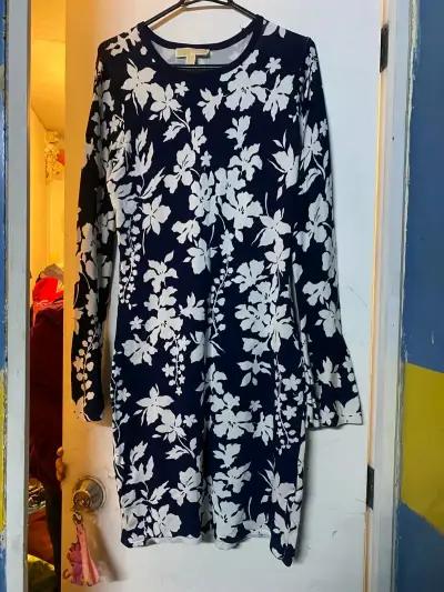 Vestido floral azul y blanco - miniatura 2