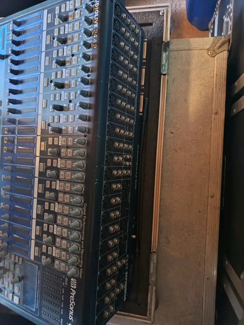 Consola mezcladora PreSonus StudioLive - 4