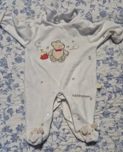 Pijama para bebé con diseño de osito - miniatura 1