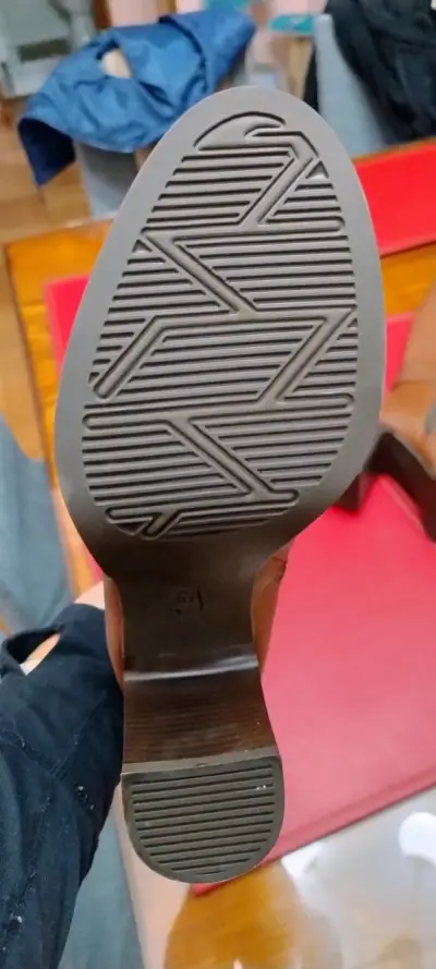 Botas altas cafés con cierre - miniatura 3