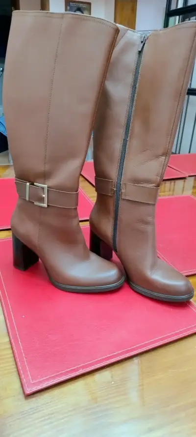 Botas altas cafés con cierre - miniatura 4