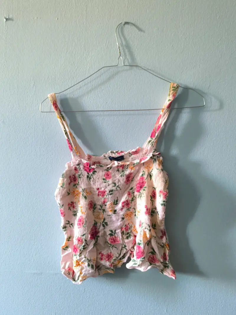 Top floreado estilo veraniego