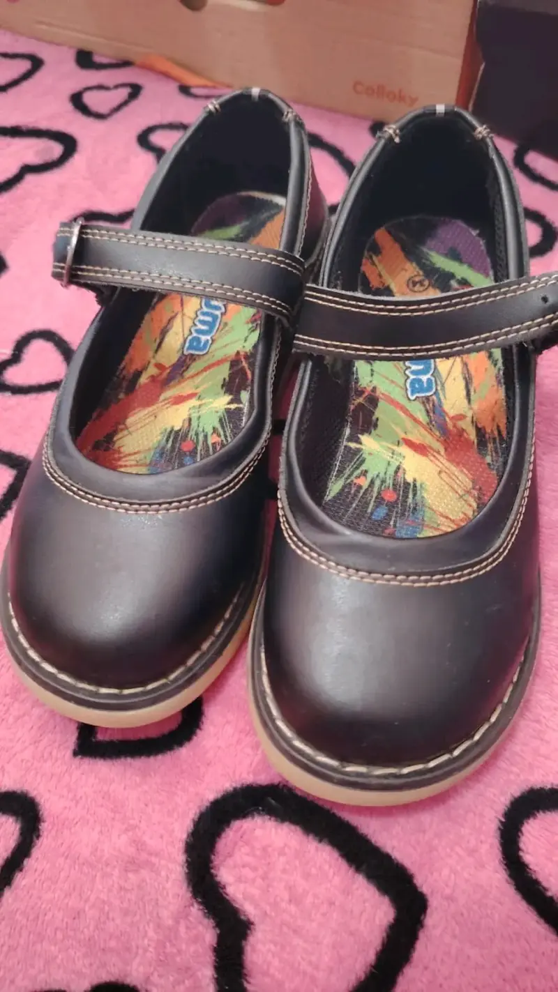 Zapatos escolares de niña
