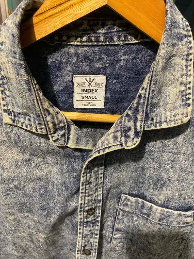 Camisa mezclilla lavado claro hombre. - miniatura 2