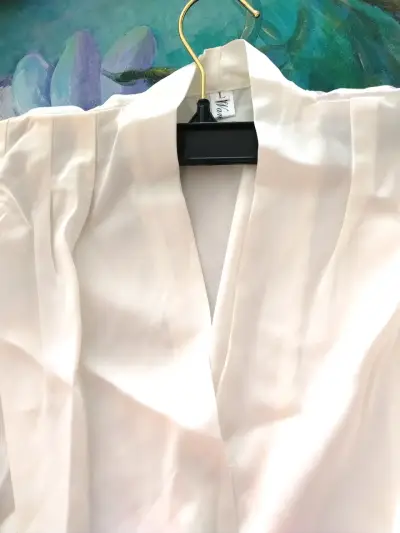 Blusa blanca elegante - miniatura 1