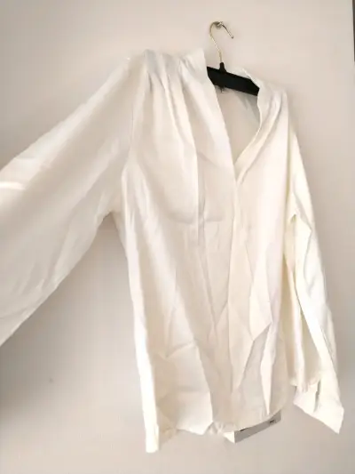 Blusa blanca elegante - miniatura 5
