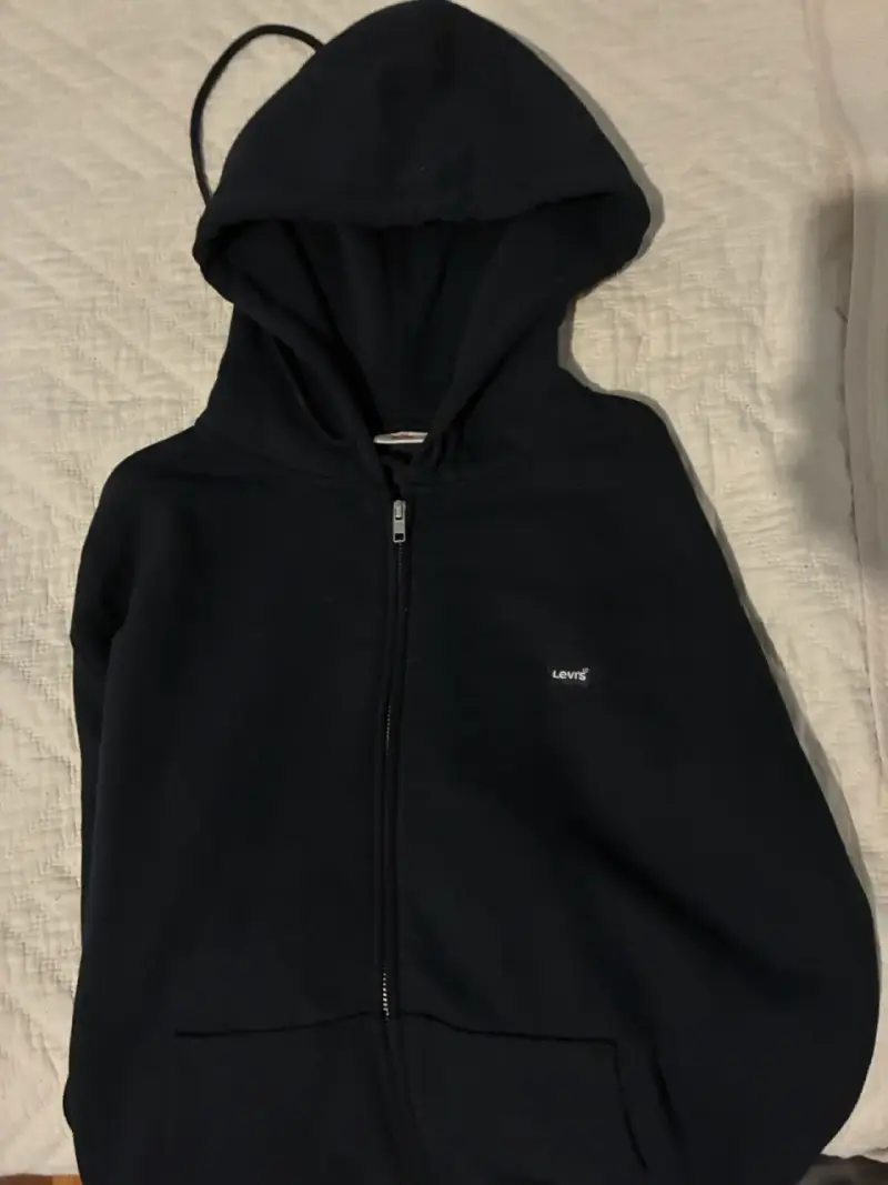 Polerón negro Levi’s con capucha