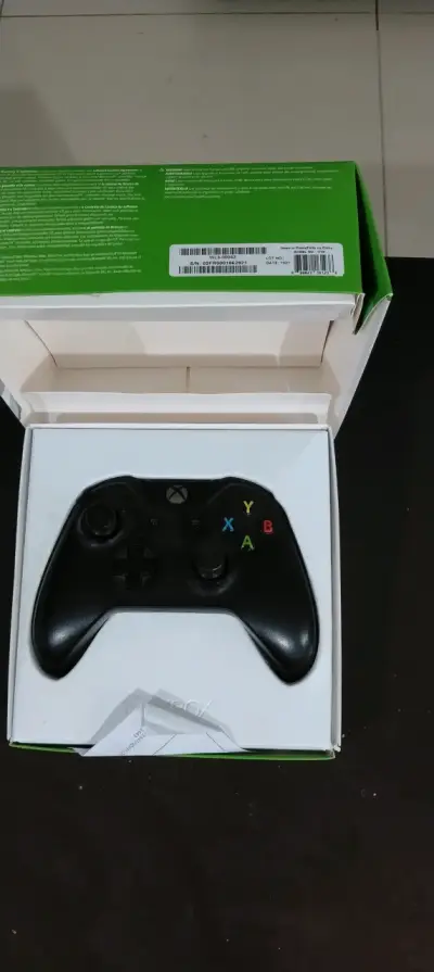 Consola Xbox One con 2 mandos - miniatura 6