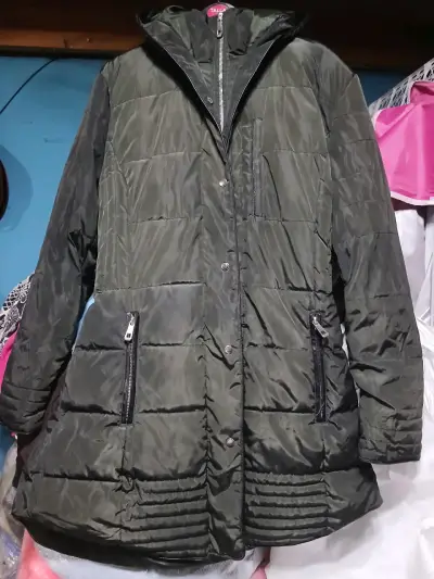 Parka verde con capucha - miniatura 1