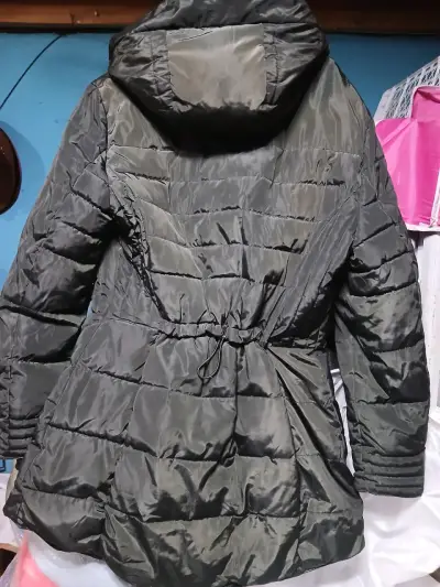 Parka verde con capucha - miniatura 2