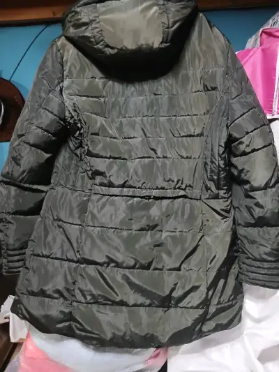 Parka verde con capucha - miniatura 3