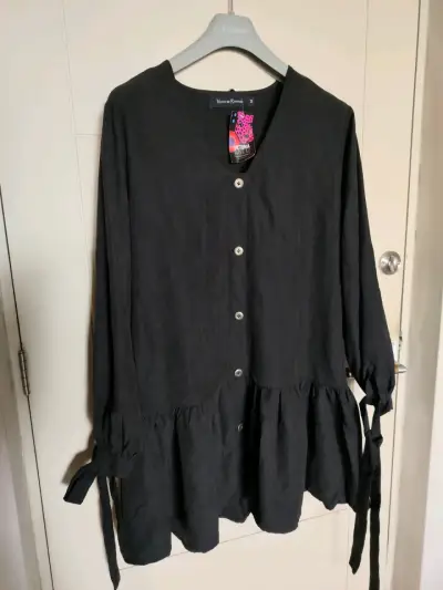 Vestido negro botones Victoria raveau - miniatura 1