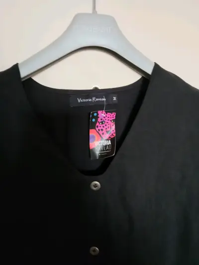 Vestido negro botones Victoria raveau - miniatura 2