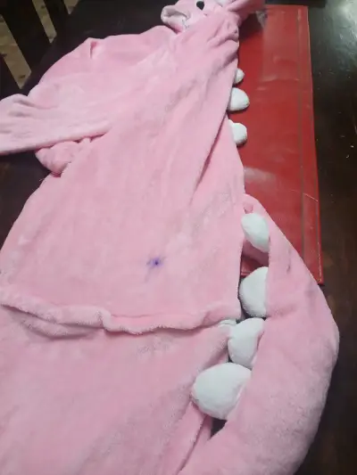 Pijama rosado de dinosaurio - miniatura 1