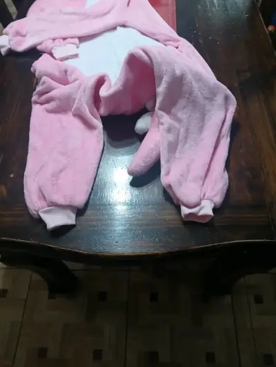 Pijama rosado de dinosaurio - miniatura 2