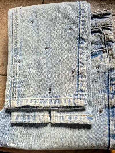 Jeans denim celestes tachonados - miniatura 4