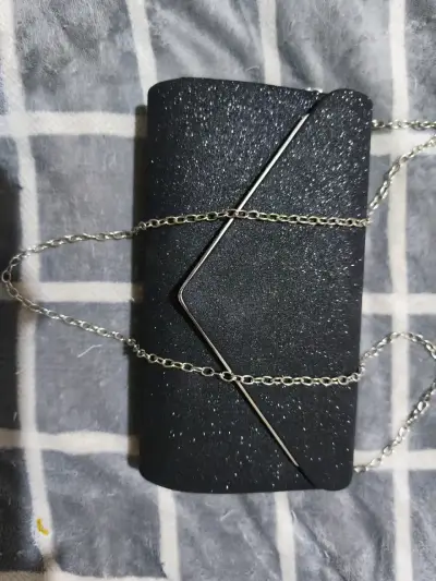 Clutch negro con cadena plateada - miniatura 1