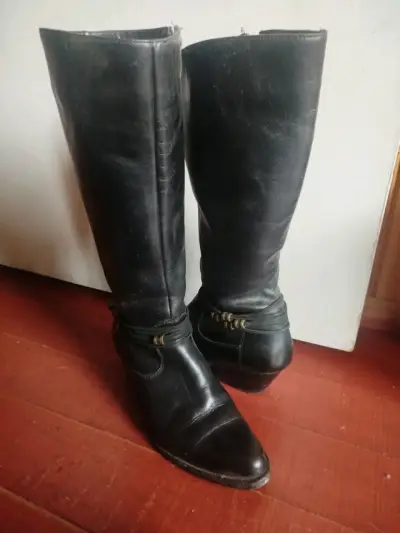 Botas de cuero negras - miniatura 1