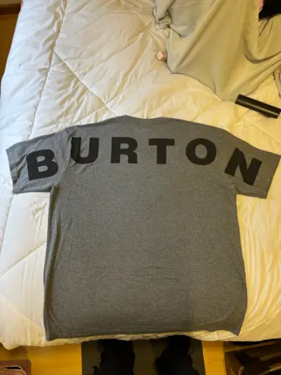 Polera BURTON gris con etiqueta - miniatura 2