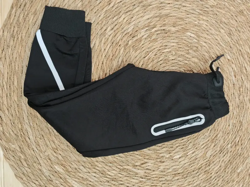 Pantalones deportivos negros - 2