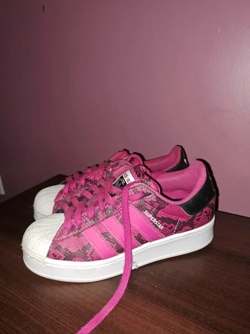 Zapatillas deportivas rosas estampadas
