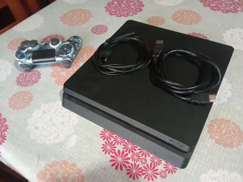 Consola PlayStation 4 con control - 1