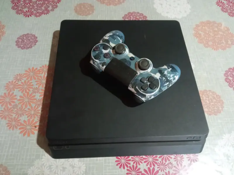 Consola PlayStation 4 con control - 2
