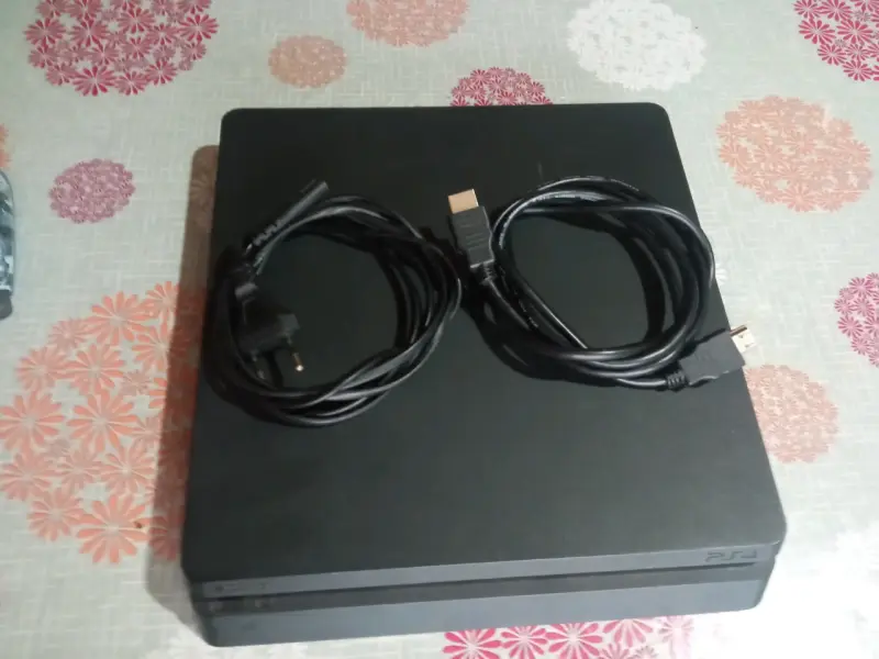 Consola PlayStation 4 con control - 3