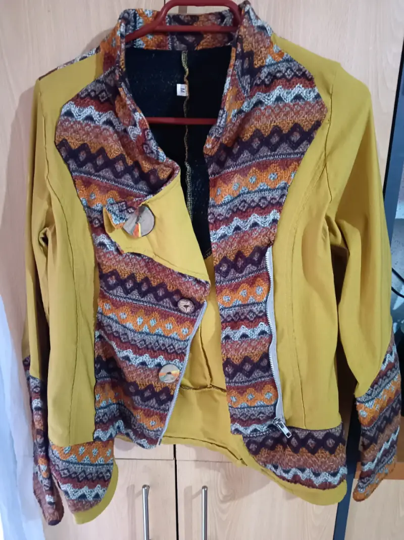 Chaqueta de lana amarilla étnica